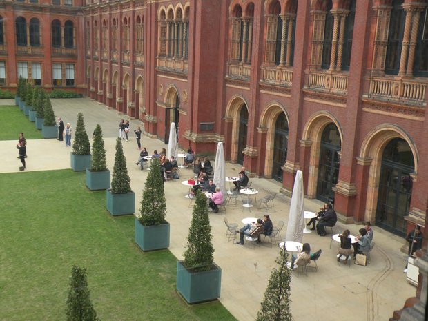  Victoria and Albert Museum: terrasse de café